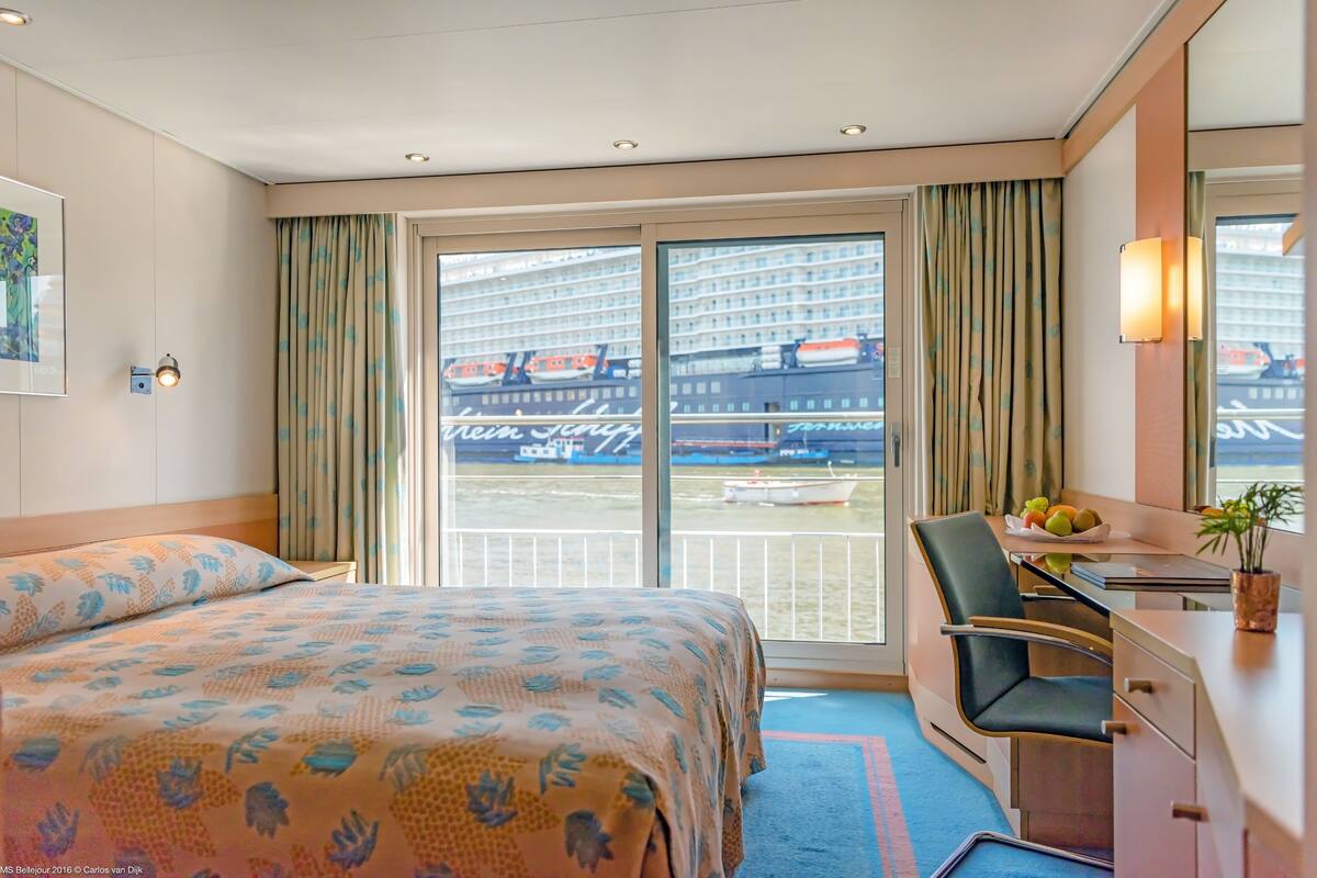 In-room safe, desk, laptop workspace, blackout curtains
