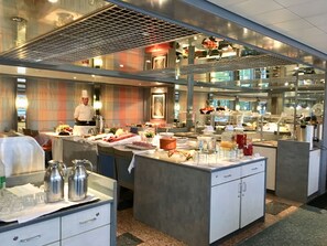 Free daily buffet breakfast