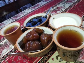 Daily continental breakfast (AMD 1500 per person) - Art Garden Hostel and Tours (Yerevan)