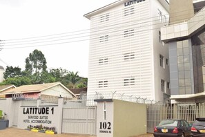 المنشأة من الخارج