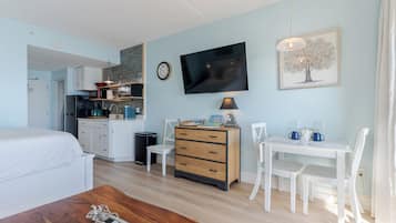 1 bedroom, in-room safe, iron/ironing board, free WiFi