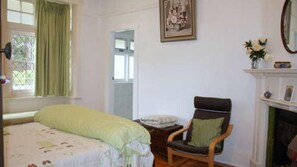 4 bedrooms, bed sheets