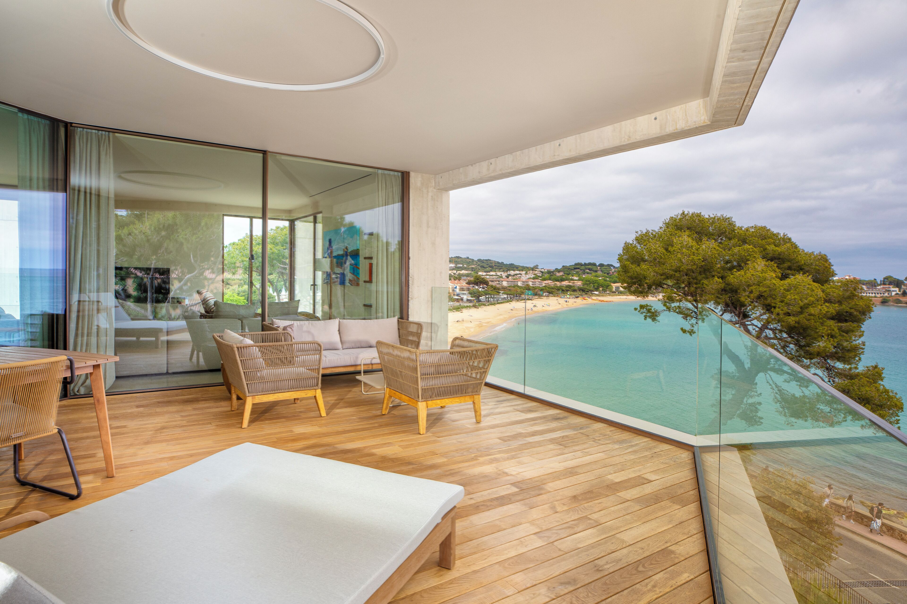 luxury apartment | terrace/patio