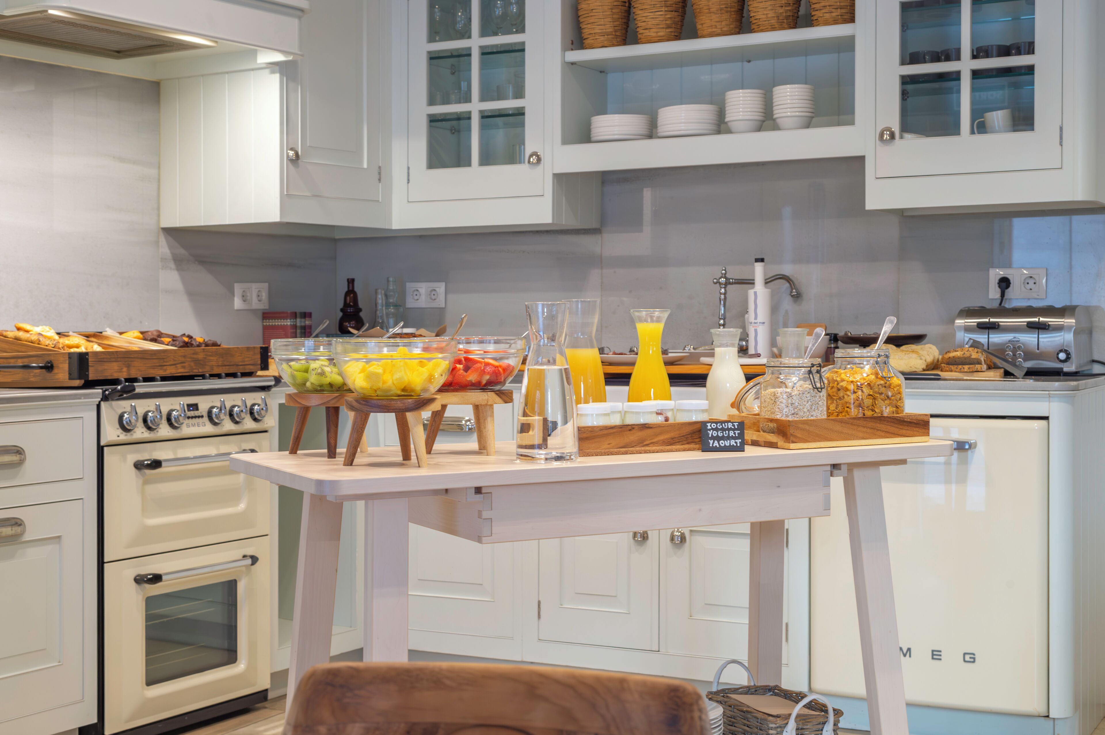 daily buffet breakfast (eur 15 per person)