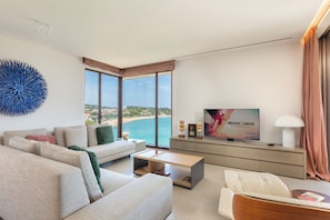 Two-Bedroom Apartment with Balcony and Sea View | Living area