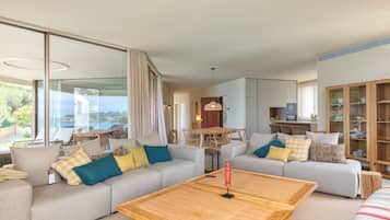 Three-Bedroom Apartment with a patio with Sea View | Living area | Smart TV, Netflix, streaming services