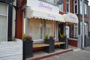 واجهة المنشأة