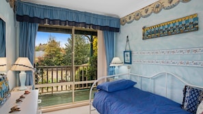 3 chambres, bureau, Wi-Fi gratuit, draps fournis