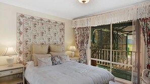 3 sovrum, skrivbord, gratis wi-fi och sängkläder