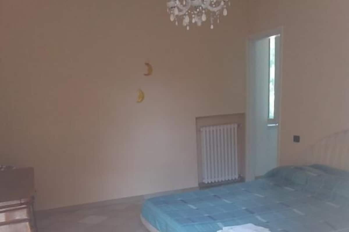 Double Room | Iron/ironing board, free WiFi, bed sheets