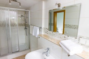 Bathroom - Hotel Weinhaus Moselblick (Burg)