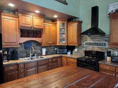 Luxury Amish Built Barn Home at Turkey Run