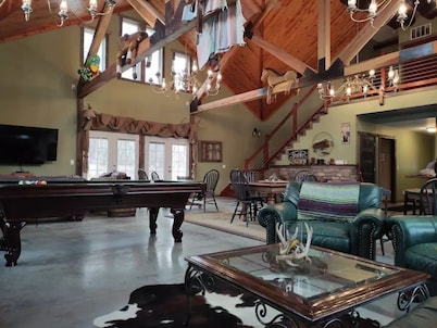 Luxury Amish Built Barn Home at Turkey Run