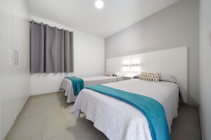 Appartement, 2 slaapkamers, terras, uitzicht op zee | 2 slaapkamers, gratis babybedden, gratis wifi, beddengoed
