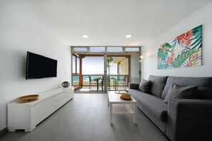 Apartment, 2 Bedrooms, Balcony, Ocean View | Living area