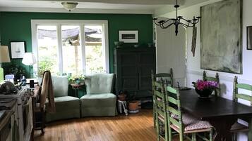 Free daily self-serve breakfast