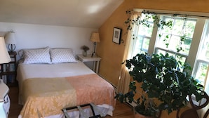Design Double Room | WiFi (free), individually decorated, individually furnished, bed sheets - The Little B&B in Aquinnah (Aquinnah)