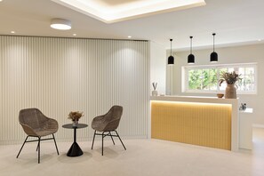 Reception - Aparthotel Xic (Castell-Platja d'Aro)