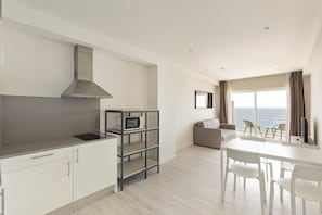 Apartamento dos dormitorios vista mar y aire acondicionado | Living area