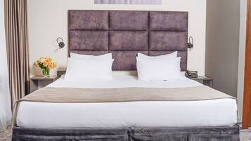 Quarto casal ou duplo standard, sacada | Frigobar, cofres nos quartos, escrivaninha