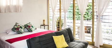 Minibar, individually decorated, individually furnished, bed sheets