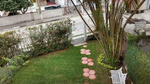 Junior Double Room, 1 King Bed, Refrigerator & Microwave, Garden View | Garden view
