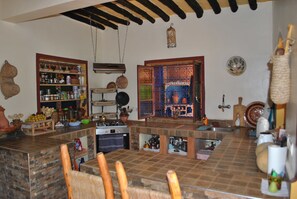 Breakfast, lunch, dinner served; local cuisine - Auberge Kasbah Darla (Aghouatim)