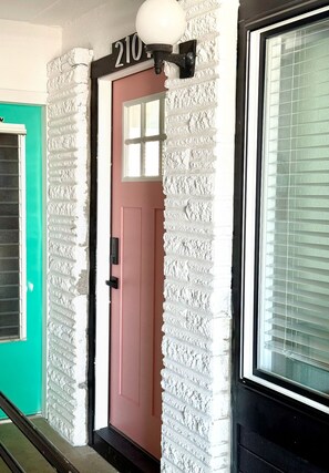 Basic Suite | Living area | Flat-screen TV - Panoramic Motel & Apartments (North Wildwood)