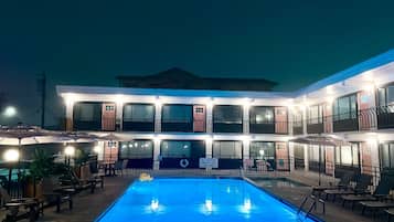 Piscina externa sazonal