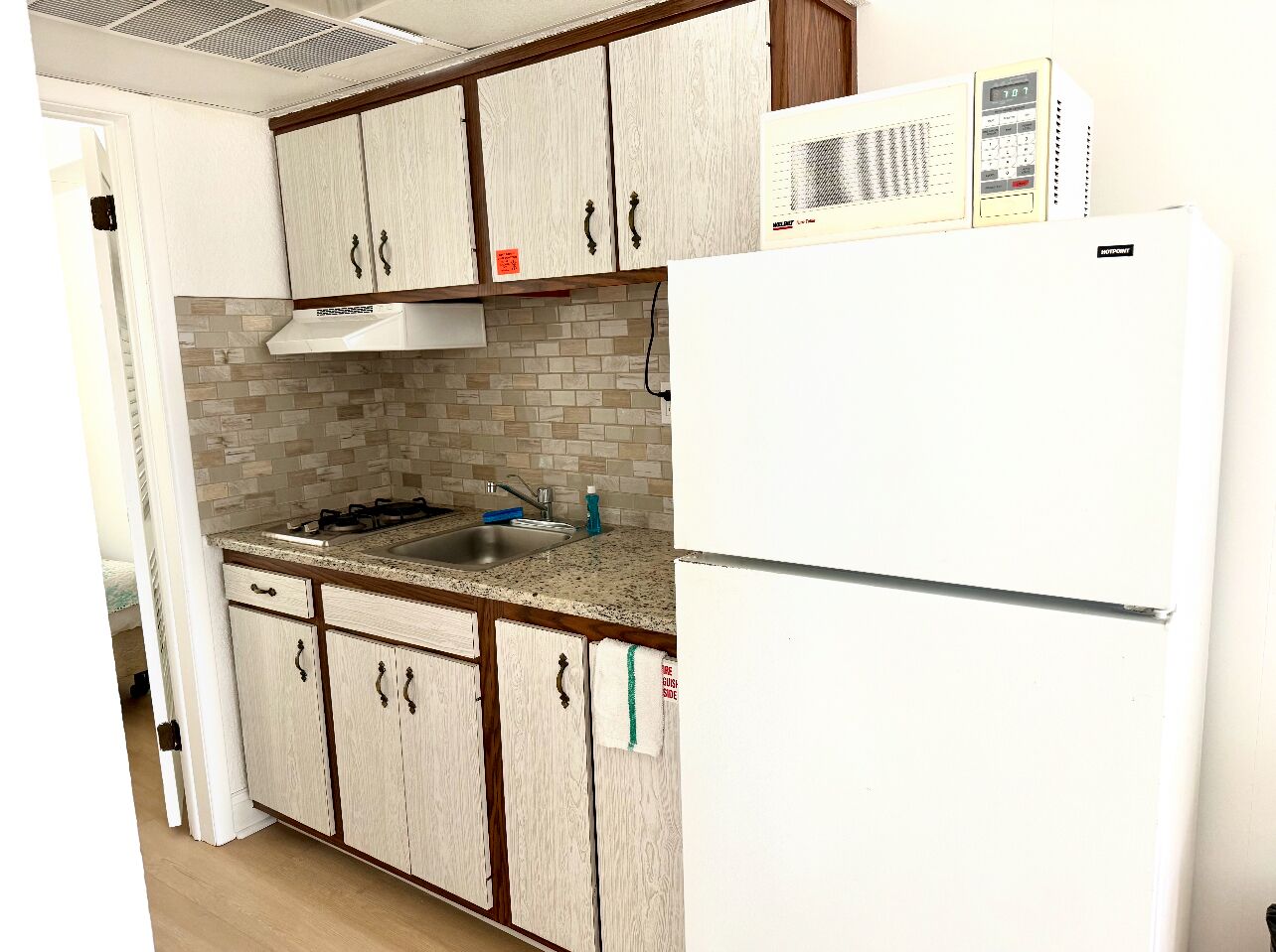 full-sized fridge, microwave, stovetop