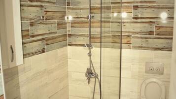 Family Apartment | Bathroom