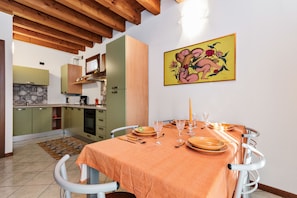 Apartment, 1 Bedroom, Patio | In-room dining