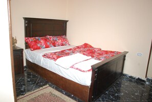 Free WiFi, bed sheets - Sunny Pyramids View (Giza)