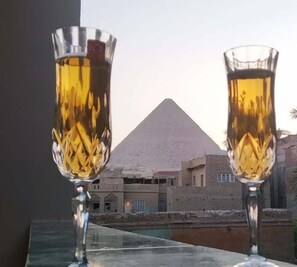 Flat-screen TV - Sunny Pyramids View (Giza)