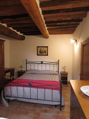 Habitación doble (Lavanda) | Decoración individual, mobiliario individual, escritorio