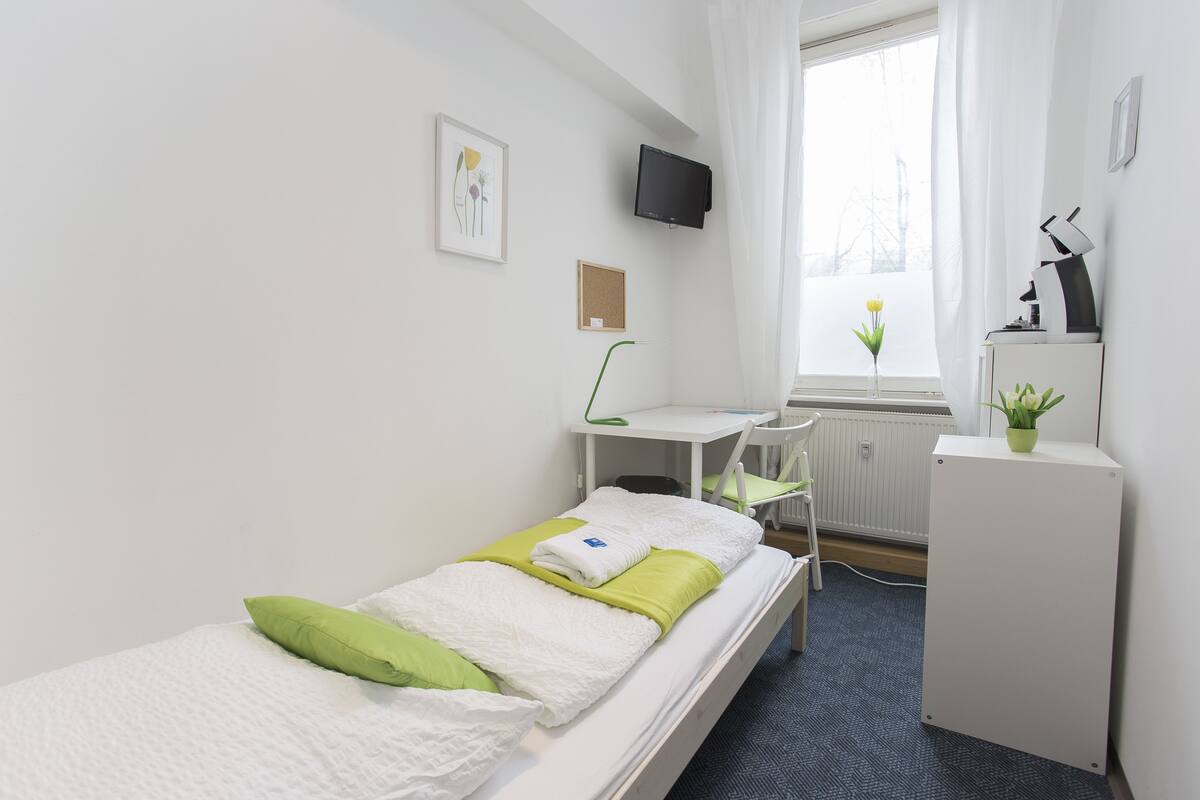 Single Room, Shared Bathroom (Paris)