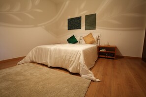 Appartement, 3 chambres, patio | Bureau, chambres insonorisées, fer et planche à repasser, Wi-Fi gratuit