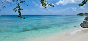 On the beach - Sandy Cove 201 - Paradise (Derricks)