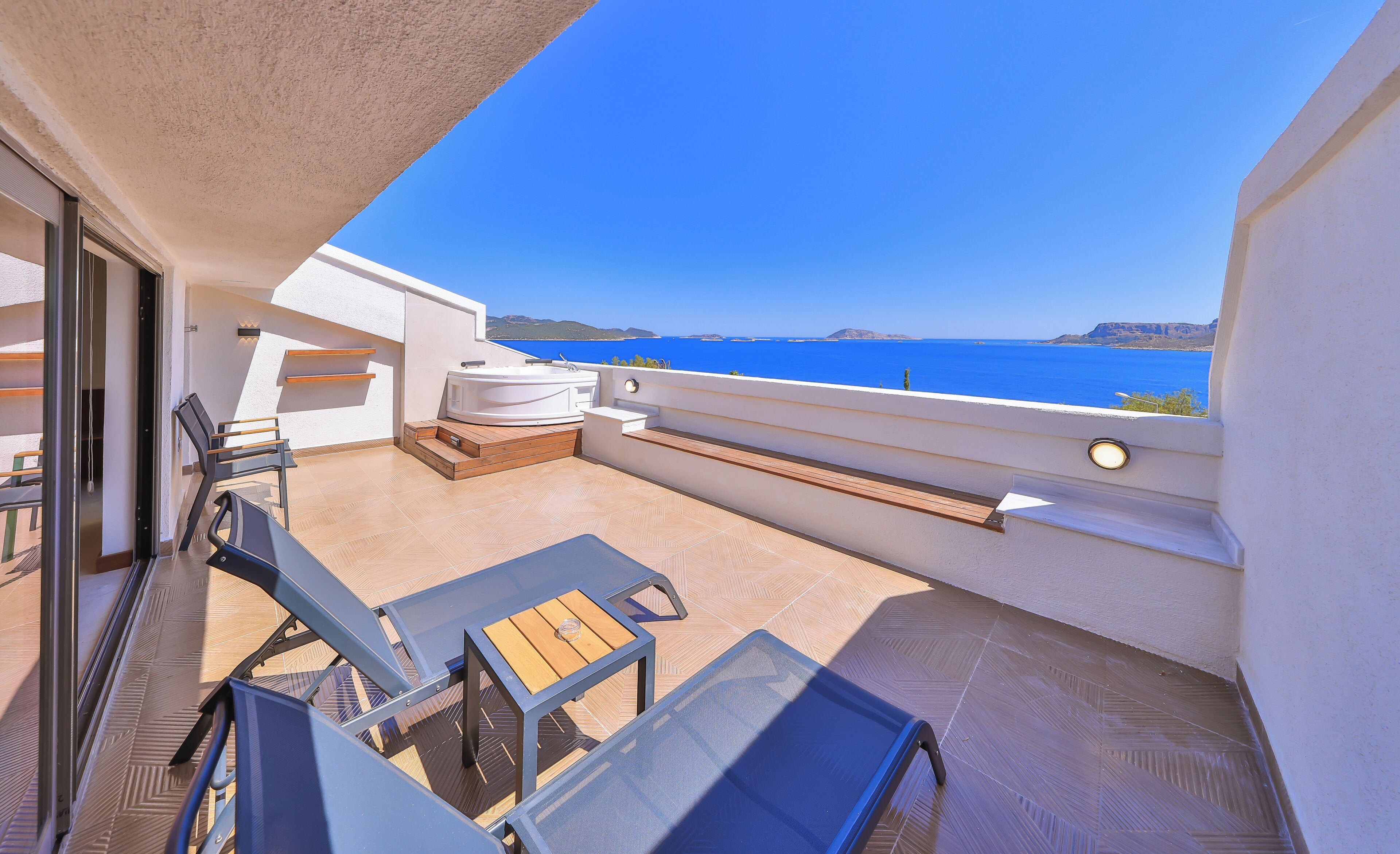 panoramic suite, sea view | terrace/patio