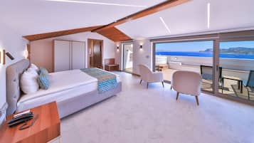 Ropa de cama de alta calidad y caja de seguridad en la habitación