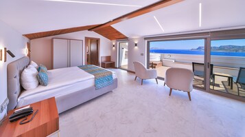 Panoramic Suite, Sea View | Premium bedding, in-room safe, blackout curtains, soundproofing