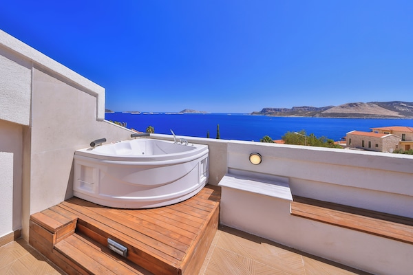 Suite panorámica, vistas al mar | Terraza o patio