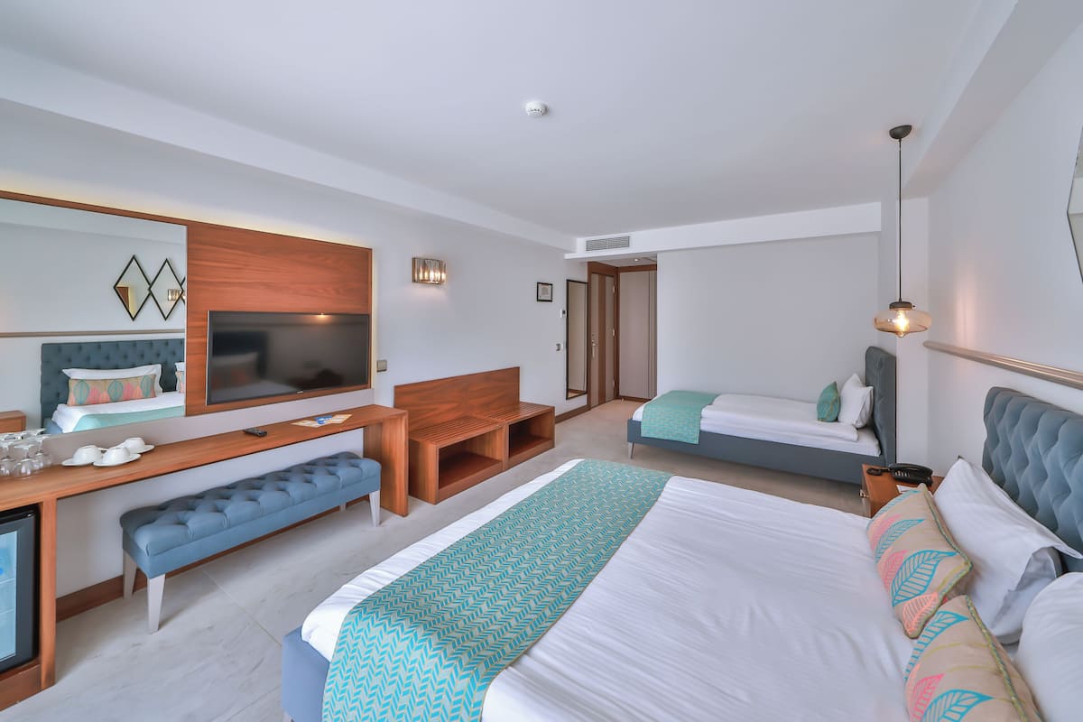 1 bedroom, premium bedding, in-room safe, blackout curtains