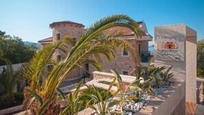 A stone building with a sign reading "Molina Resort". - Molino Hotel (Kas)