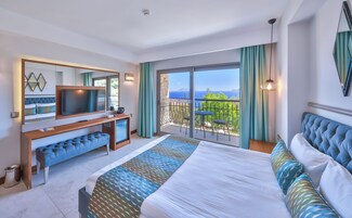 Lúxusherbergi - sjávarsýn | Rúmföt af bestu gerð, öryggishólf í herbergi, myrkratjöld/-gardínur