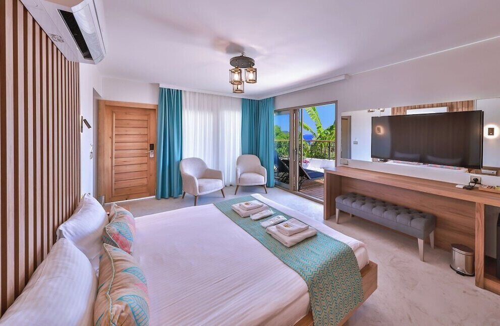 Premium bedding, in-room safe, blackout drapes, soundproofing