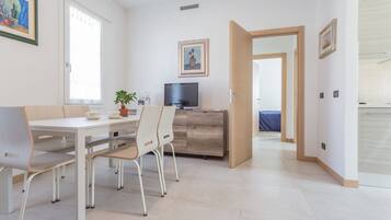 Apartemen, 2 kamar tidur | Area keluarga | TV layar datar