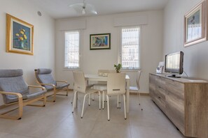 Apartment, 2 Bedrooms | Living area | Flat-screen TV - Vicenza - Via Marocco (Vicenza)