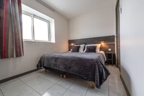 Superior-Doppelzimmer, 1 Queen-Bett | Individuell dekoriert, individuell eingerichtet, Schreibtisch