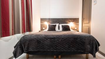 Superior Double Room, 1 Queen Bed | Individually decorated, individually furnished, desk, laptop workspace